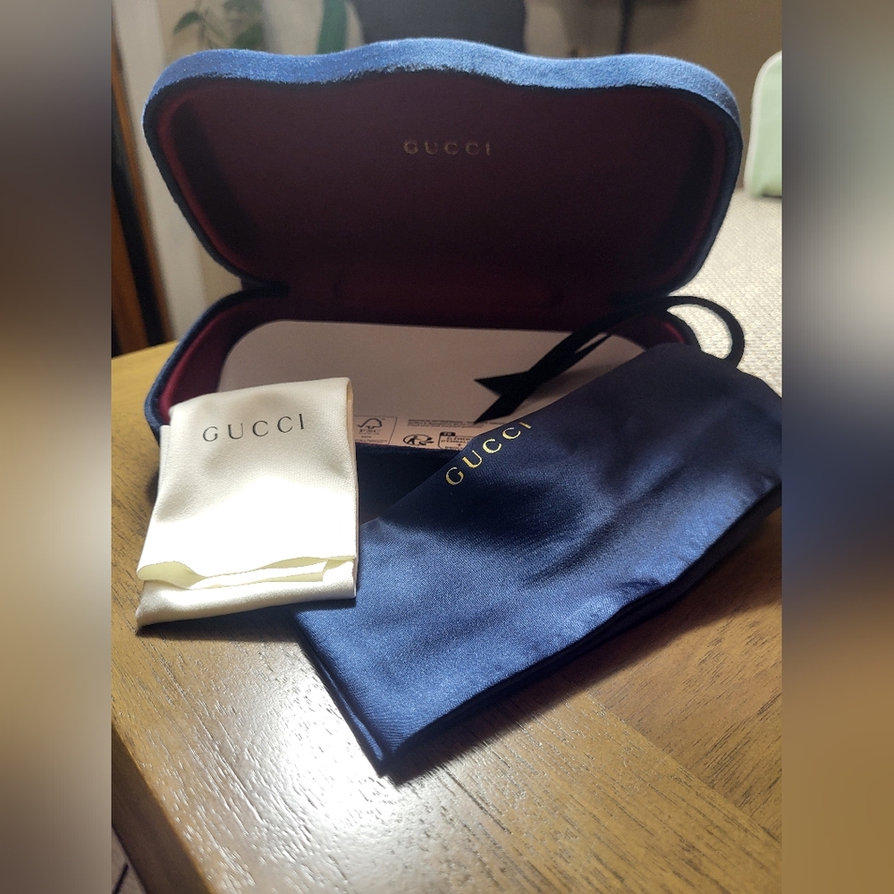 Gucci Blue and White Glasses Case Set. #252